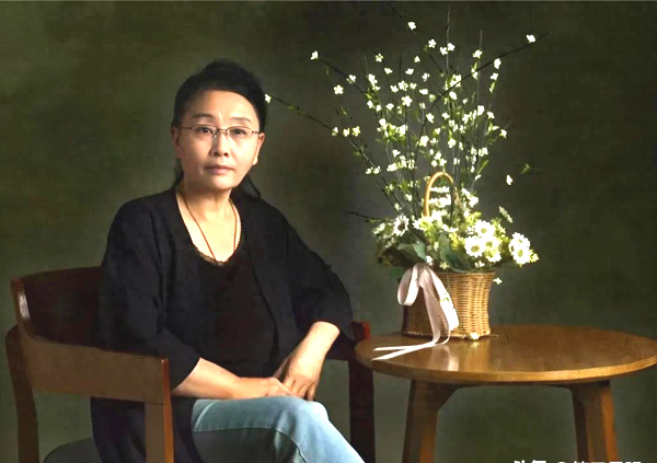 丹青绘梅韵，墨香绽芳华