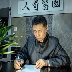 <strong>探寻中医瑰宝：沙袋循经拍打疗法</strong>